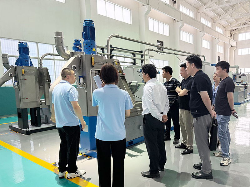 重磅丨政企协联动谋发展!无锡工信局、中国合成树脂协会领导一行莅临华辰公司考察指导 重磅丨政企协联动谋发展!无锡工信局、中国合成树脂协会领导一行莅临华辰公司考察指导