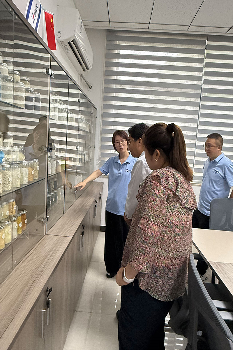 重磅丨政企协联动谋发展!无锡工信局、中国合成树脂协会领导一行莅临华辰公司考察指导 重磅丨政企协联动谋发展!无锡工信局、中国合成树脂协会领导一行莅临华辰公司考察指导